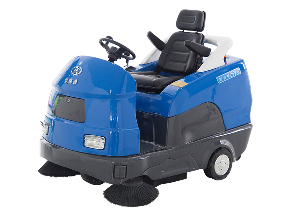 Ruiqing S15 driving sweeper